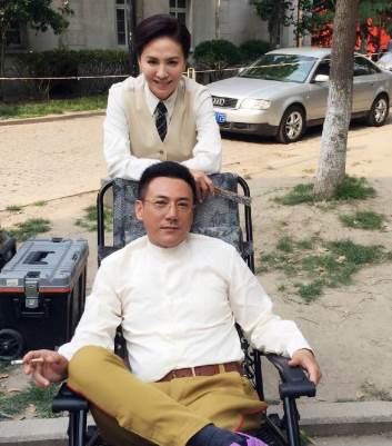 她當年愛上馬景濤卻被家暴，第1任丈夫帶空姐開房間、如今小13歲演員老公又婚變，50歲的她....