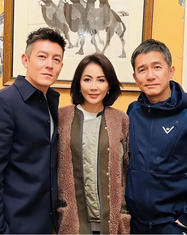 陳冠希罕見現身香港,被贊顏值回春!與馮德倫合影,掀網民回憶殺