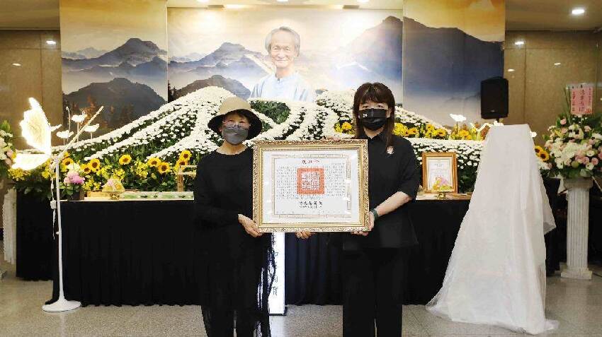 默默耕耘50年！台灣國寶「肝昏迷搶救不治」享壽81歲　遺孀含淚證實：「已辦理告別式...」