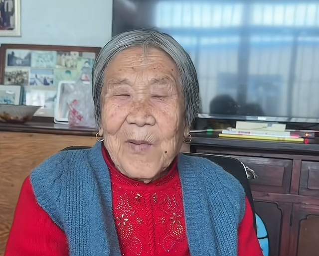 苑瓊丹遭東北親戚「道德綁架」！97歲姑奶隔空喊話，態度早就表明