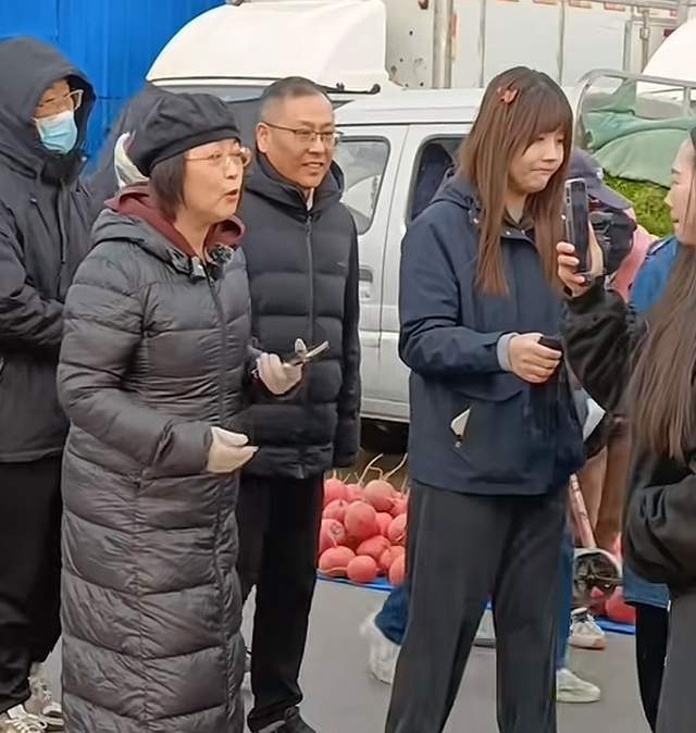 苑瓊丹遭東北親戚「道德綁架」！97歲姑奶隔空喊話，態度早就表明