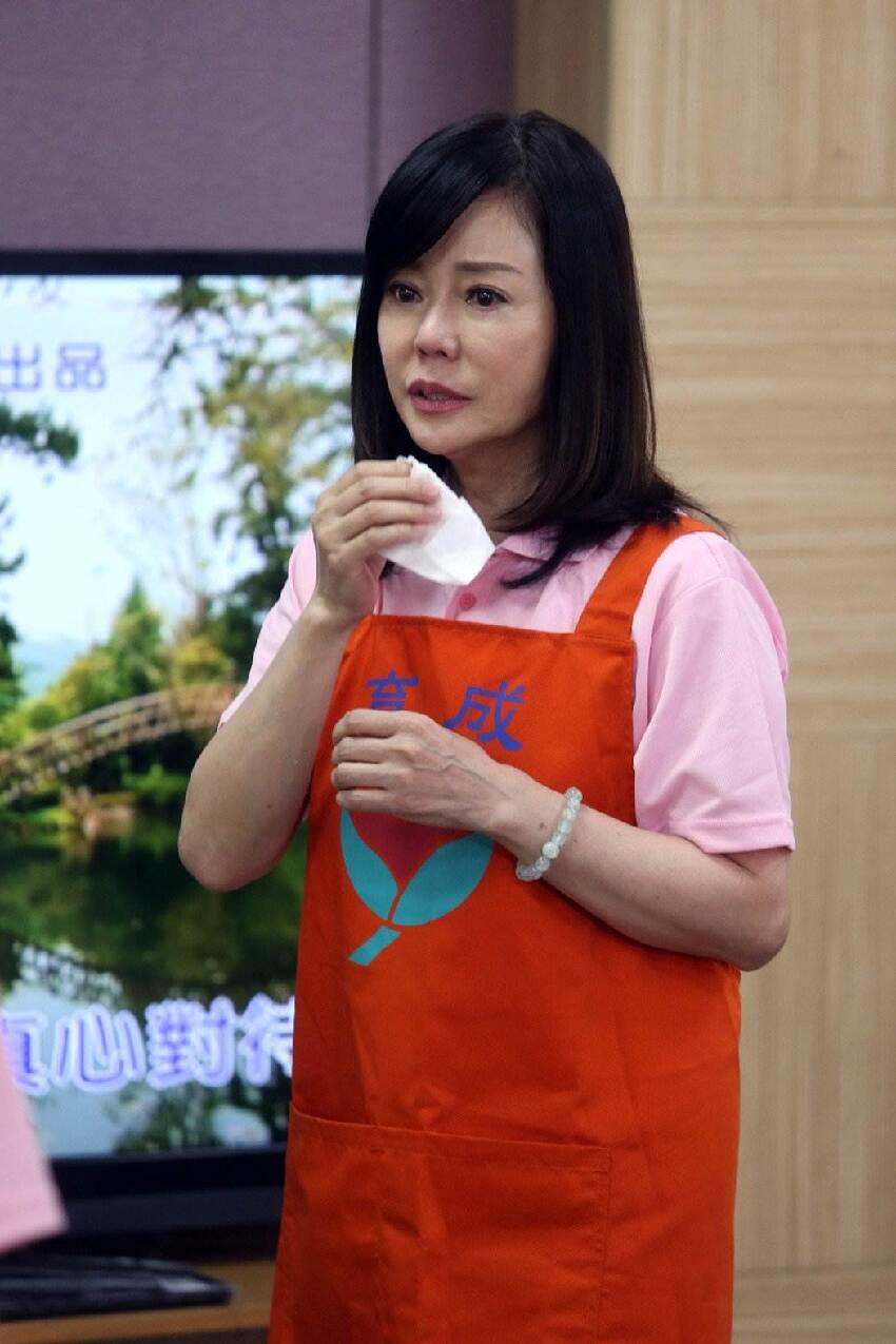 曾腳踹藍潔瑛，諷刺小S，怒罵吳宗憲！「兒寶」狄鶯如何把兒子「寵」進牢房？