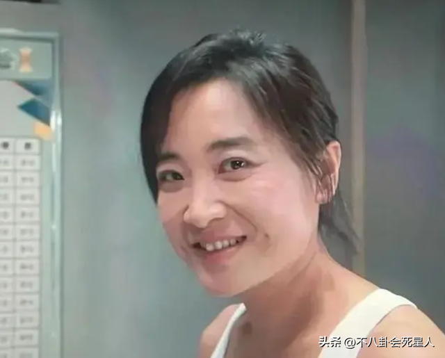 把54歲的鐘麗緹和44歲的董潔對比，才知道「珠圓玉潤」的魅力