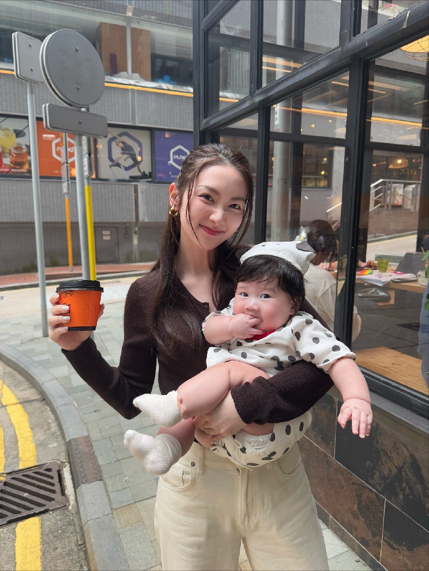 香港女星和男友分手才三個月,與富豪相戀結婚,如今過上豪門生活