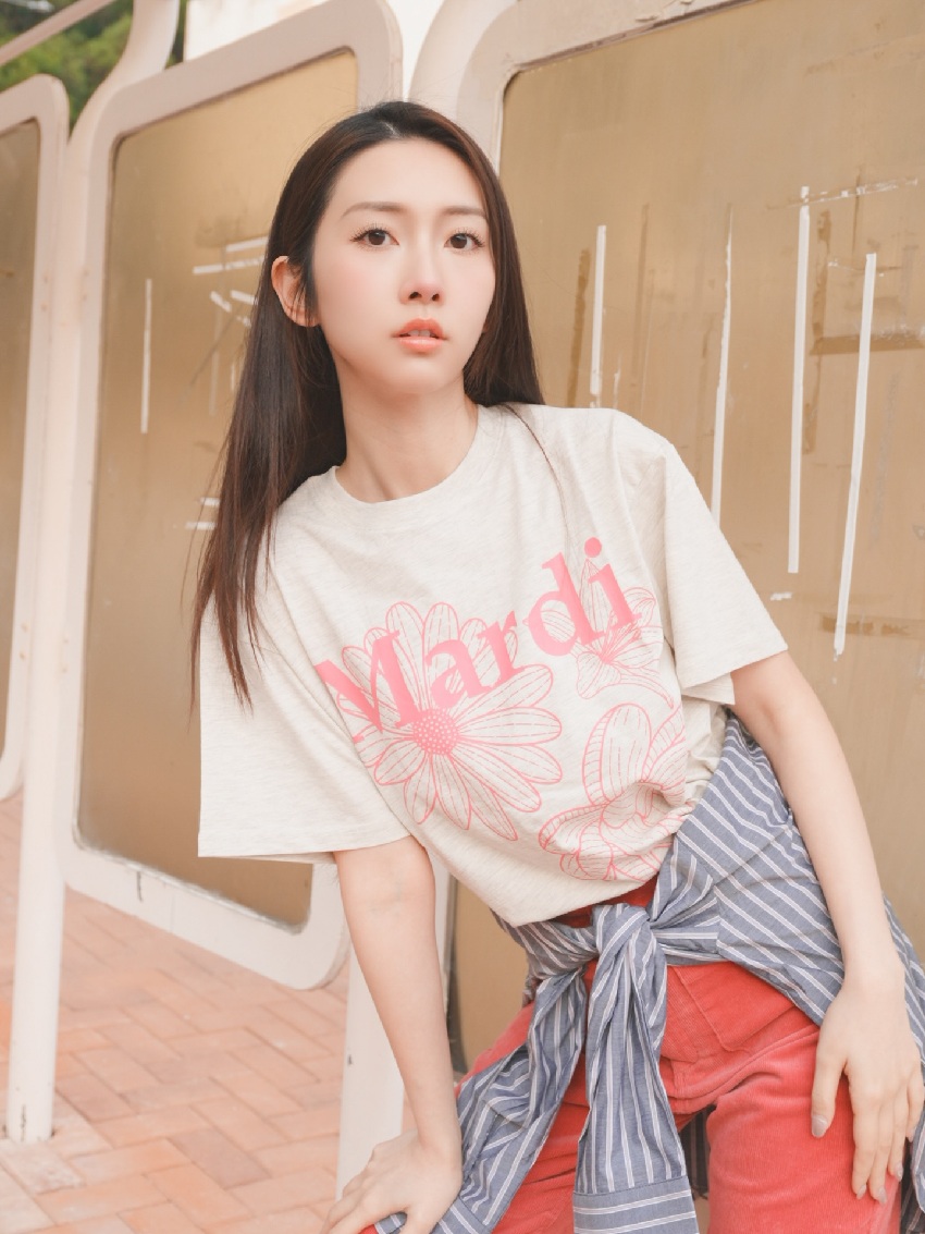 香港女星和男友分手才三個月,與富豪相戀結婚,如今過上豪門生活