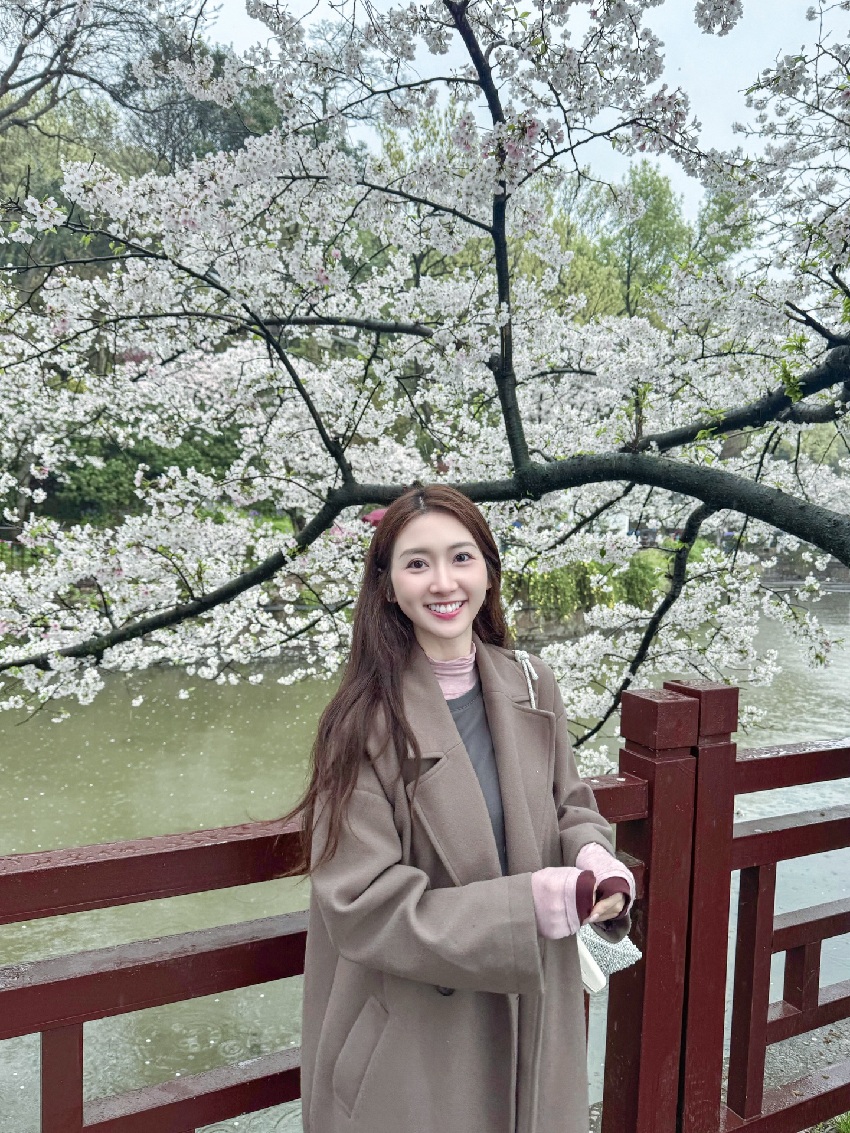 香港女星和男友分手才三個月,與富豪相戀結婚,如今過上豪門生活