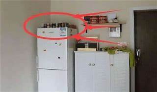 80歲老電工提醒，冰箱頂上千萬不要放這4樣東西，否則電費至少翻10倍，可惜10個家庭9個都這麽做！