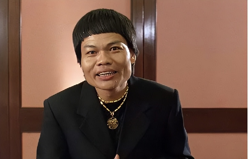 香港男星八兩金被偶遇神情獃滯，每日工作12小時，前妻曾爆料患癌