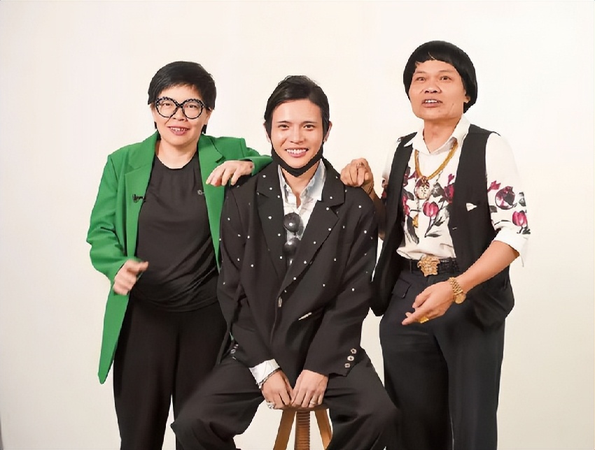 香港男星八兩金被偶遇神情獃滯，每日工作12小時，前妻曾爆料患癌