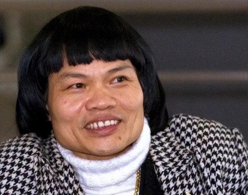 香港男星八兩金被偶遇神情獃滯，每日工作12小時，前妻曾爆料患癌