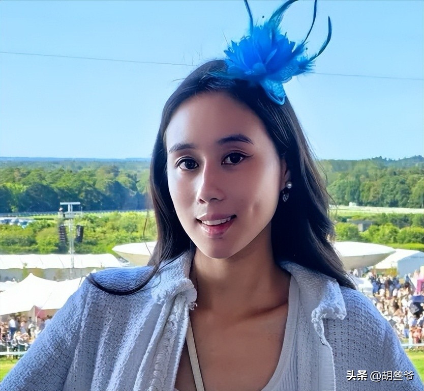 何超欣參加皇家賽馬會!拎62萬包穿滿身香奈兒,卻被嘲廉價像A貨