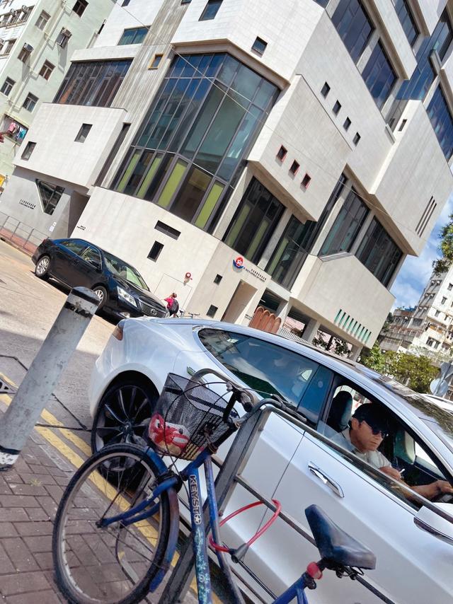 被指瘦成人干！苗僑偉開車帶戚美珍覓食，狂吃狂喝增肥見效秒圓潤