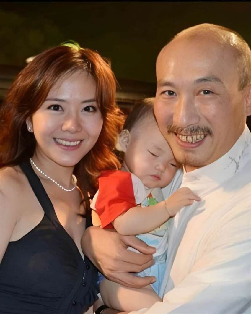 小潘潘哭訴結婚5年「不是人幹的」！當年風光嫁豪門大亨老公！如今顏面神經失調「像漸凍人」！