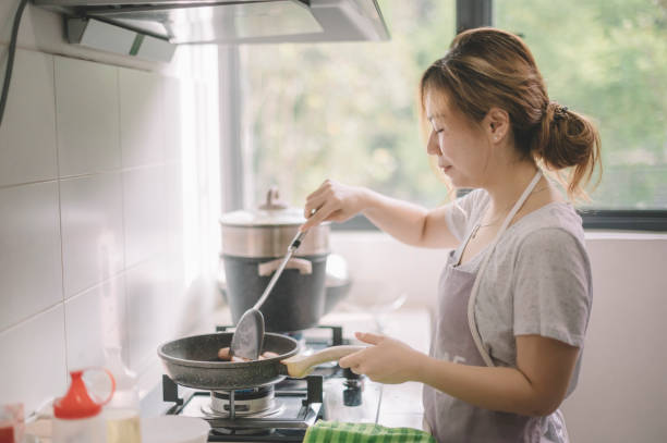 懶婆婆到兒子家住！「天天等兒媳做飯」還立下規矩　兒媳和顏悅色「只用1招就把婆婆嚇跑」