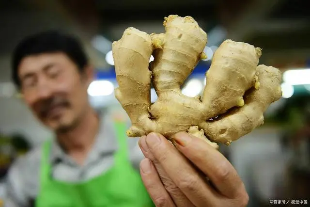 買生薑時，怎麼分辨「毒生薑」？老菜農教你3招，記得別買錯了