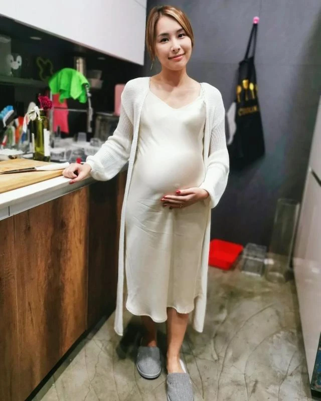 恭喜！香港女星結婚5年成功懷孕，身形明顯圓潤，夫妻曾艱難求子