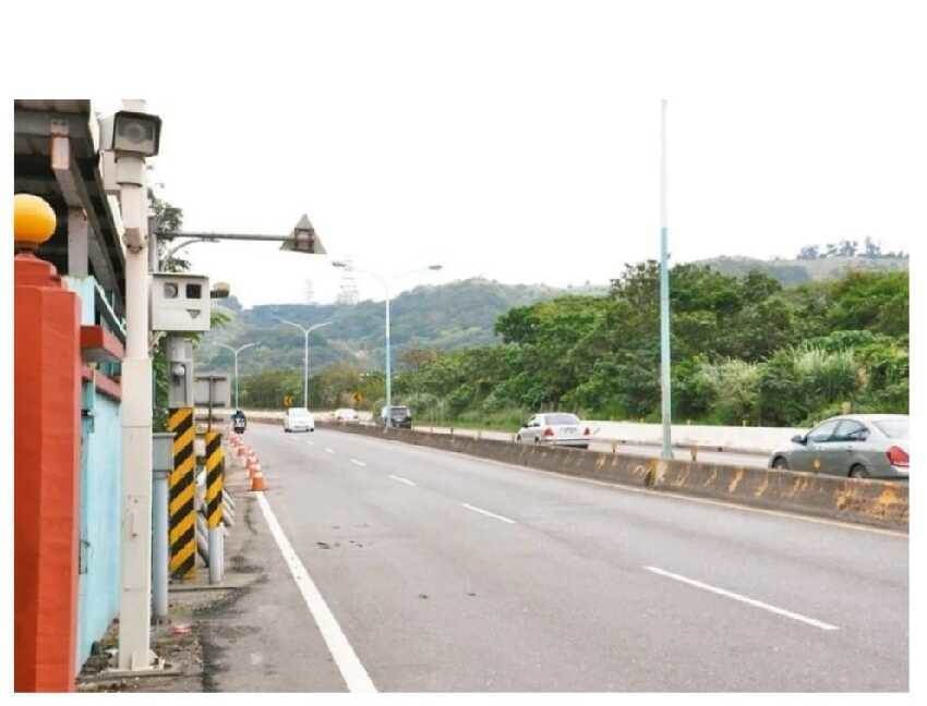 桃園這條路超陰！他騎車載女友「驚見靈異機車」 仔細一看「崩潰哭整路」抓交替