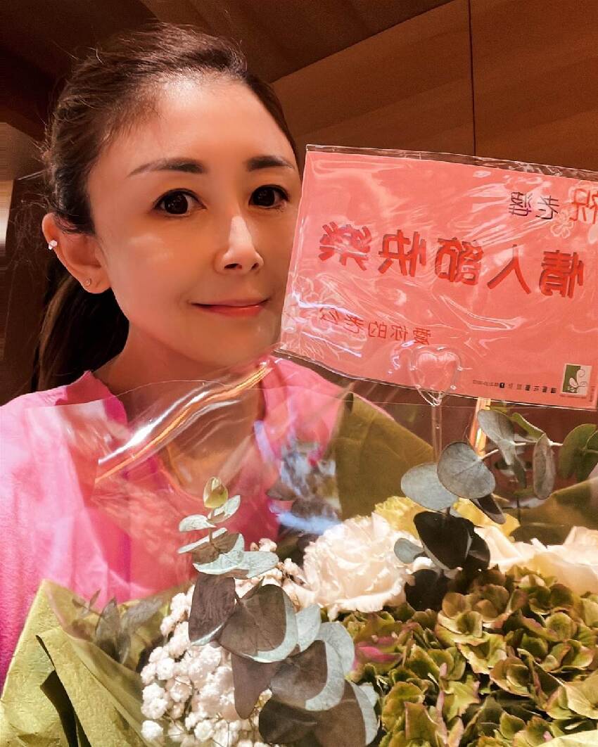 56歲女星尪「罹患口腔癌二期」兒女崩潰大哭，兒脫口問「會死嗎？」她淚曝新病況「惡化的很快」