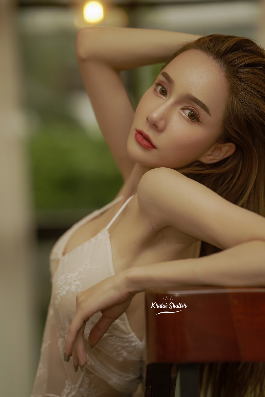 Thai model Kanyanat Saeang boldly shows off her perfect figure