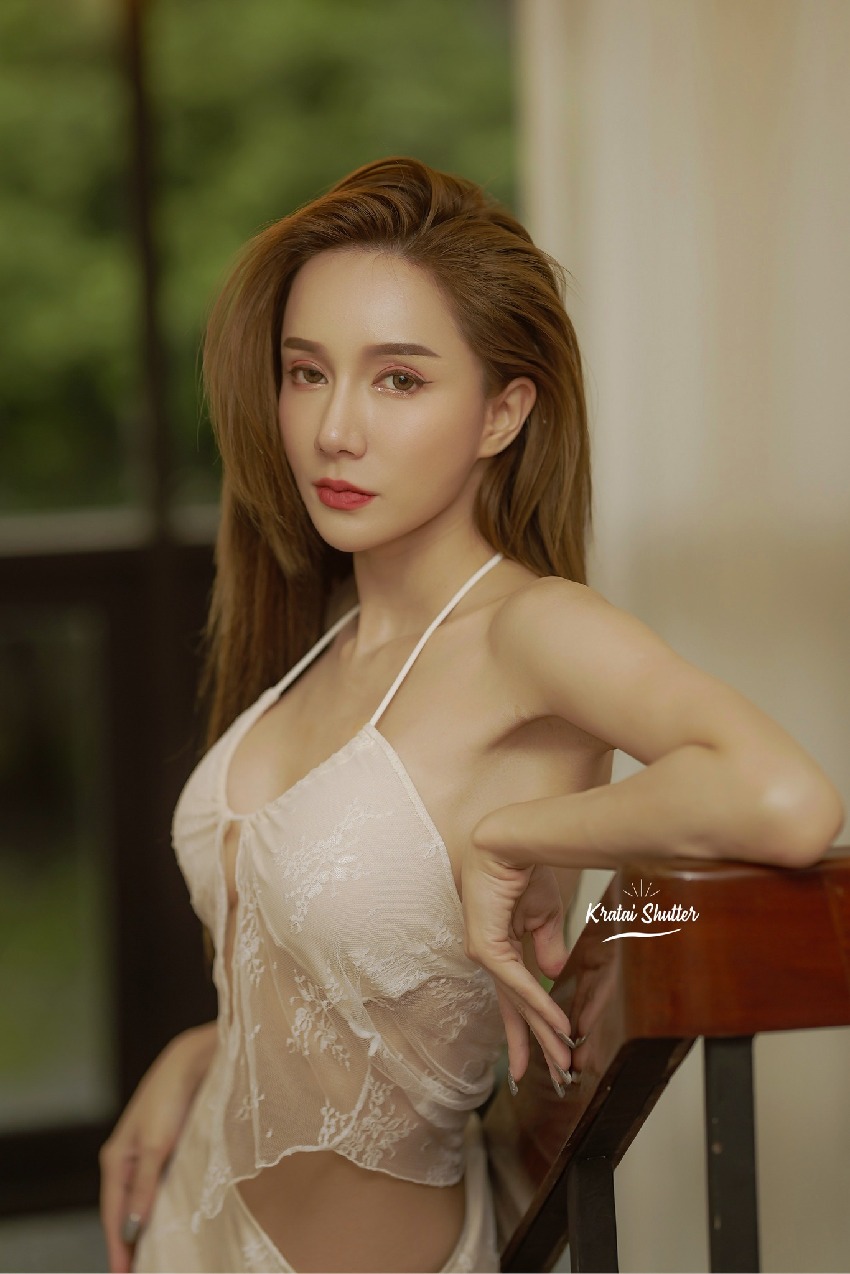 Thai model Kanyanat Saeang boldly shows off her perfect figure