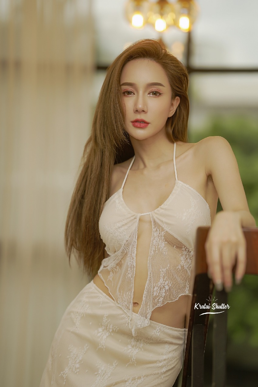 Thai model Kanyanat Saeang boldly shows off her perfect figure