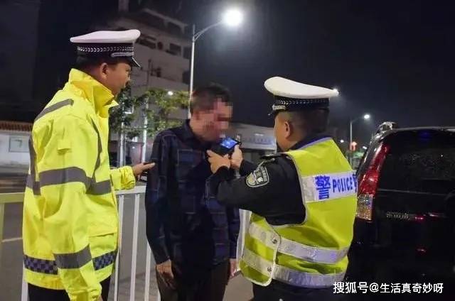 喝下一瓶啤酒，多久才能駕駛汽車？交警：如果不想酒駕，請記住這個時間！