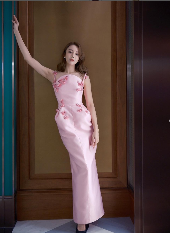 TVB女星頒獎禮被指撞裙內地小花！同是長腿女神，誰更勝一籌？