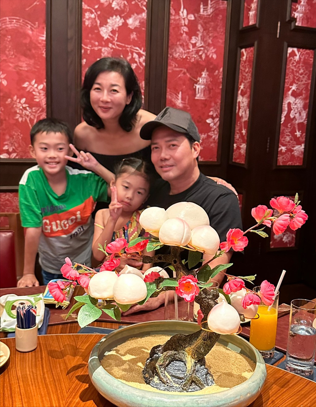 謝天華一家四口合照罕曝光！老婆優雅迷人，5歲女兒受寵兒子調皮