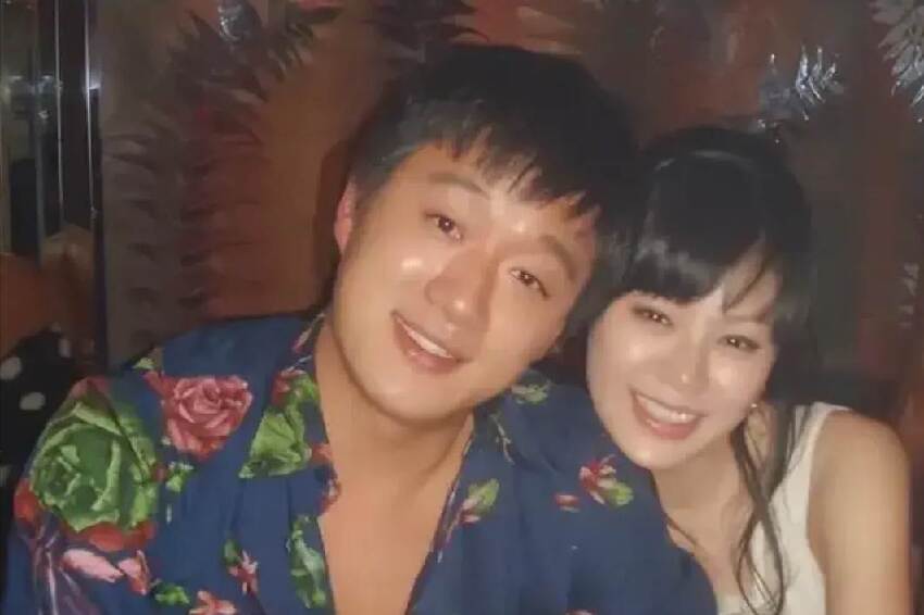 演藝圈「最強師生戀」，讓老師8年生3孩子，如今一家五口其樂融融