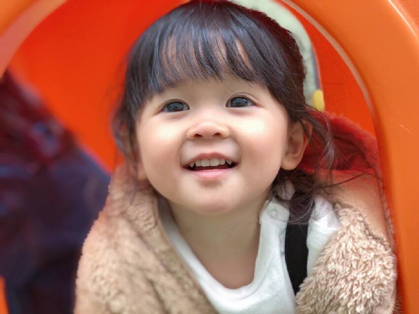 Q到好想生女兒❤️超療癒「日本大眼軟萌寶寶」爆紅　4歲近照「變身長髮甜美小公主」根本真人洋娃娃