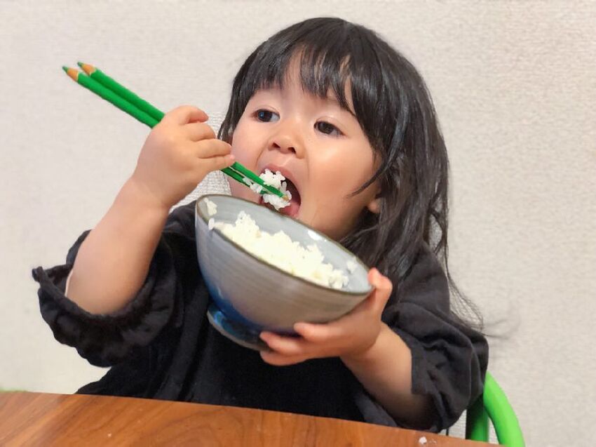 Q到好想生女兒❤️超療癒「日本大眼軟萌寶寶」爆紅　4歲近照「變身長髮甜美小公主」根本真人洋娃娃