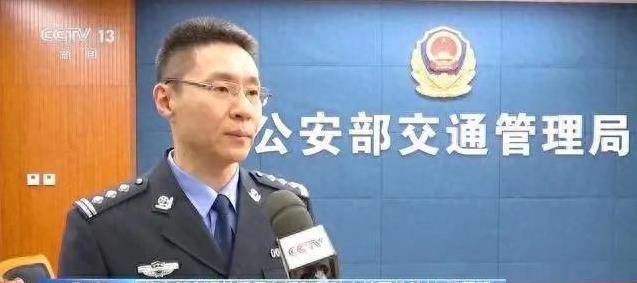 交警提醒：2025駕駛證年齡限制調整了，超過這個年齡將不能開車