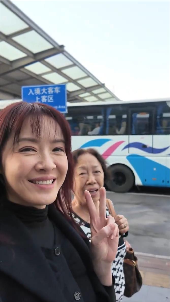 前港姐冠軍近照曝光！四段戀情全是分手收場，51歲未婚堅持不將就