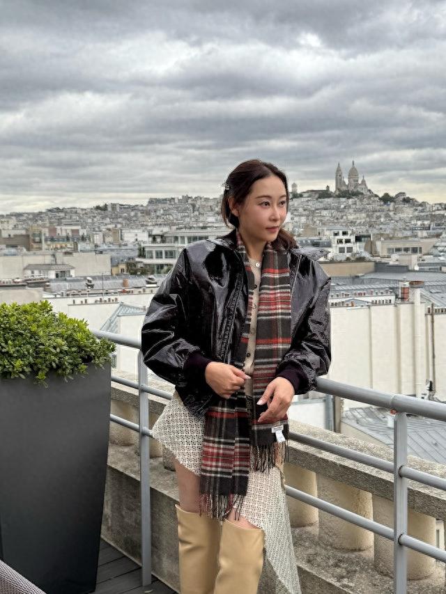 TVB最美繼母國外瘋狂掃貨引熱議，為富商生女無名無份，過得幸福
