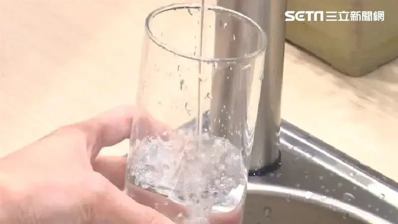 十大傷腎喝水行為曝！「它」最常見：害三高、痛風、結石、加速腎衰竭