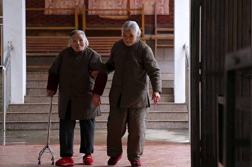 退休了到底住哪裡好？不去養老院，不住子女家，67歲老人的做法，點醒了百萬退休老人，一定要看完！