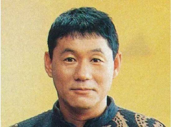 為小18歲情人！狠斷40年婚姻「200億全給妻子」凈身出戶「卻被小女友拋棄」悔嘆：不如跟前妻