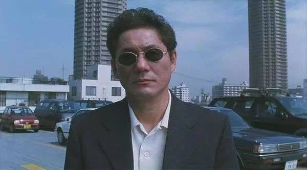 為小18歲情人！狠斷40年婚姻「200億全給妻子」凈身出戶「卻被小女友拋棄」悔嘆：不如跟前妻