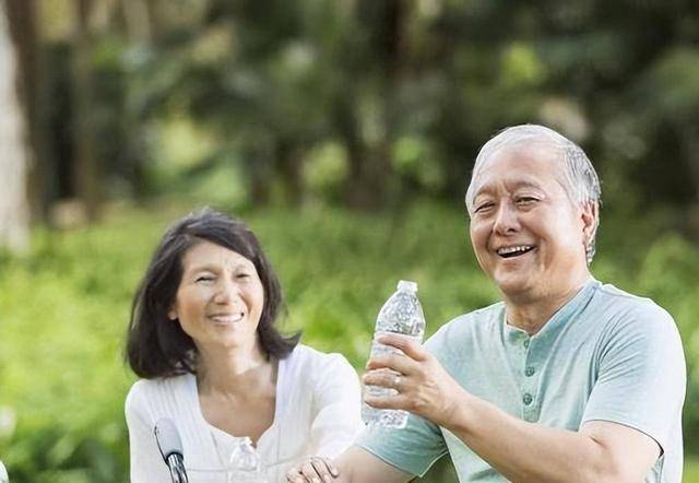 58歲阿姨的實在話：男人過了60，就剩下這「三樣用處」