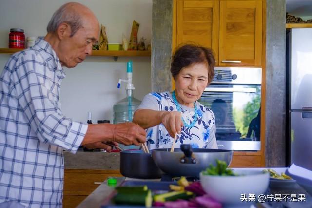 兒媳不愛吃素包子我天天包，今她頓頓讓我吃肉包子，還落孝順名聲