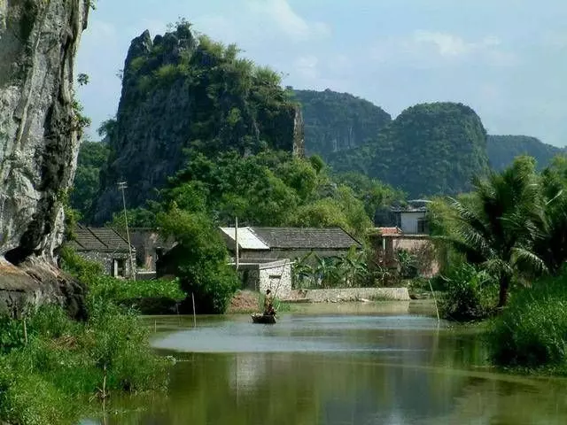 去越南旅遊，街邊漂亮姑娘總問你「要不要生菜」導遊：千萬不要接話