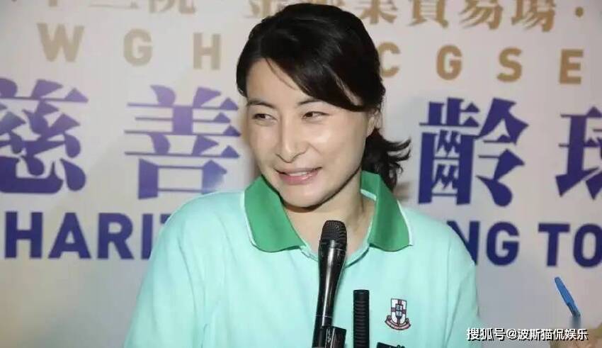 大兒子長的像霍英東，大女兒長的像朱玲玲，小女兒長的像霍啟剛，真的很神奇