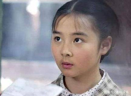 曾在14歲那年把初戀給了釋小龍，全網禁止他整容，如今美如少女