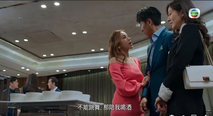 38歲TVB「姣花」改花瓶形象扮丑演火雞姐！三度搭上已婚富豪　炒作上位實力終被認可