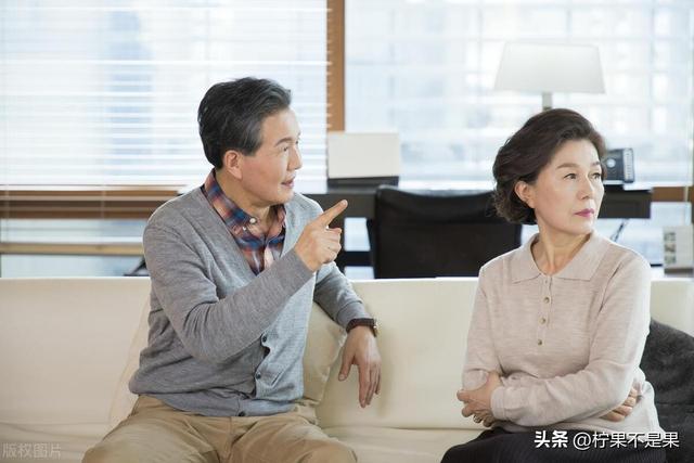 我當家庭主婦30年了！丈夫退休竟要求「從此和我AA制」　我氣炸但還是笑笑答應「一週後卻換他後悔求我」