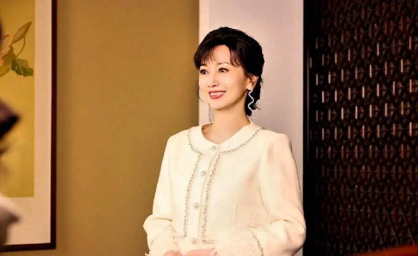 數度失控落淚！不老女神被爆「3兒長期啃老」　71歲「還被當提款機」：不敢退休，要養全家