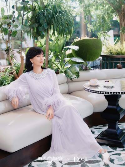 數度失控落淚！不老女神被爆「3兒長期啃老」　71歲「還被當提款機」：不敢退休，要養全家