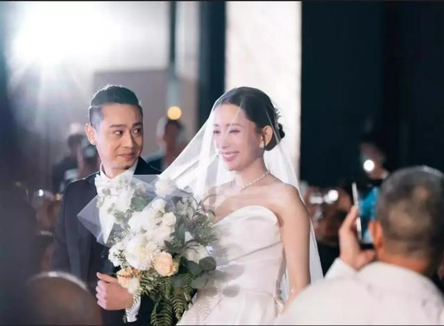 TVB女星結婚1個月宣布懷孕，巨肚照正式曝光，自爆足足等了23年