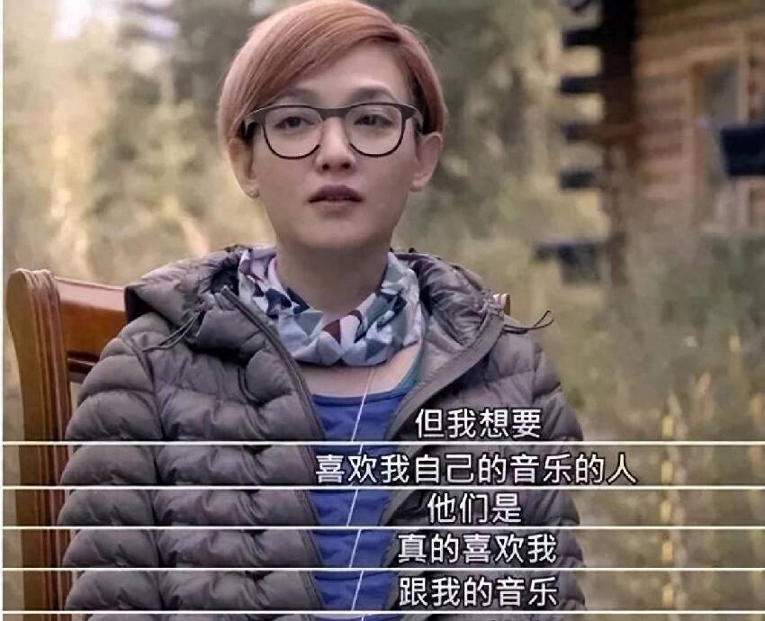 為男友摘子宮，剃寸頭打舌環，從影後到魔女：47歲的她活成這樣