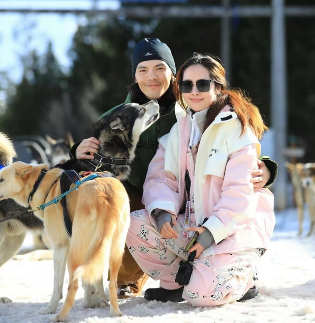 郭碧婷罕曬童年舊照，完美詮釋從小美到大，倆兒女遺傳媽媽高顏值